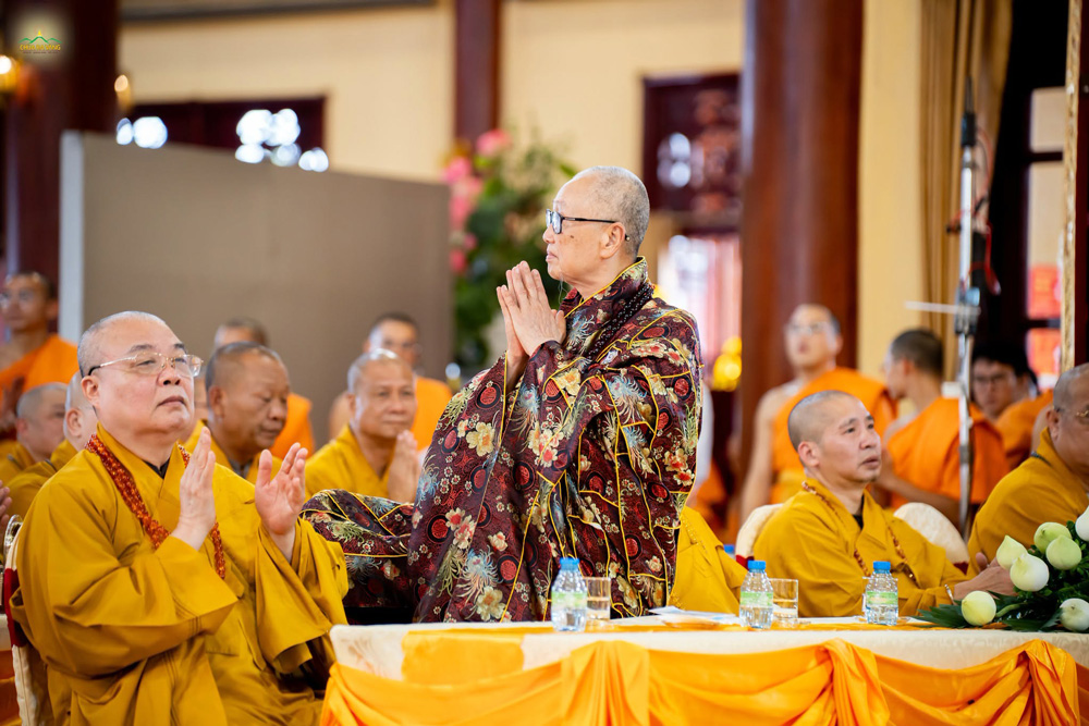 Hòa thượng Thích Tánh Nhiếp - Phó Chủ tịch Hội đồng Trị sự, Phó Trưởng ban Tăng sự TW GHPGVN, Trưởng ban Trị sự GHPGVN tỉnh Quảng Trị chứng dự buổi lễ