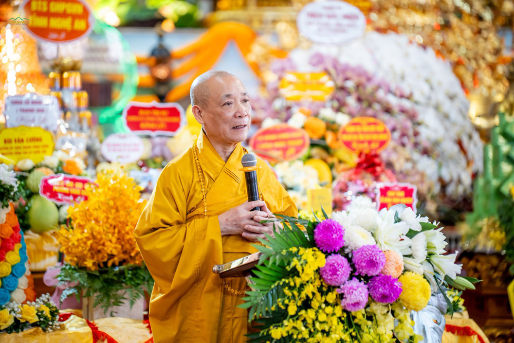 Hoà thượng Thích Bảo Nghiêm - Phó Chủ tịch Hội đồng Trị sự, Trưởng ban Hoằng Pháp TW GHPGVN, Trưởng Ban Trị sự GHPGVN thành phố Hà Nội, Đại biểu Quốc hội khóa XVI ban đạo từ, sách tấn các Phật tử tinh tấn tu học, tiếp nối tinh thần chí nguyện của Tổ Sư