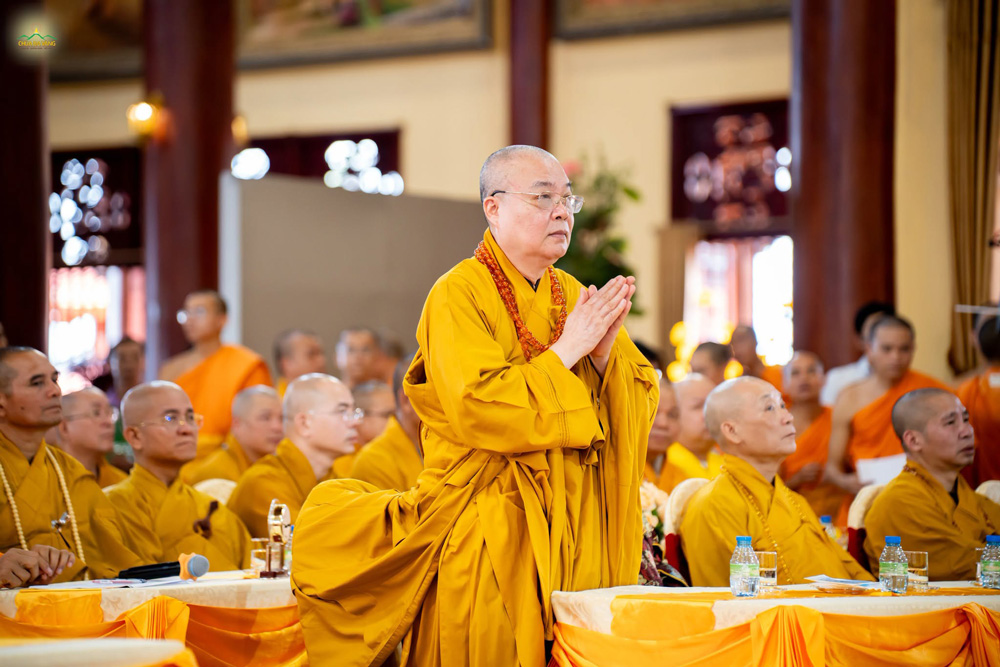 Trưởng lão Hòa thượng Thích Thanh Nhiễu - Ủy viên Thường trực Hội đồng Chứng minh, Phó Chủ tịch Thường trực Hội đồng Trị sự TW GHPGVN quang lâm chứng dự buổi lễ