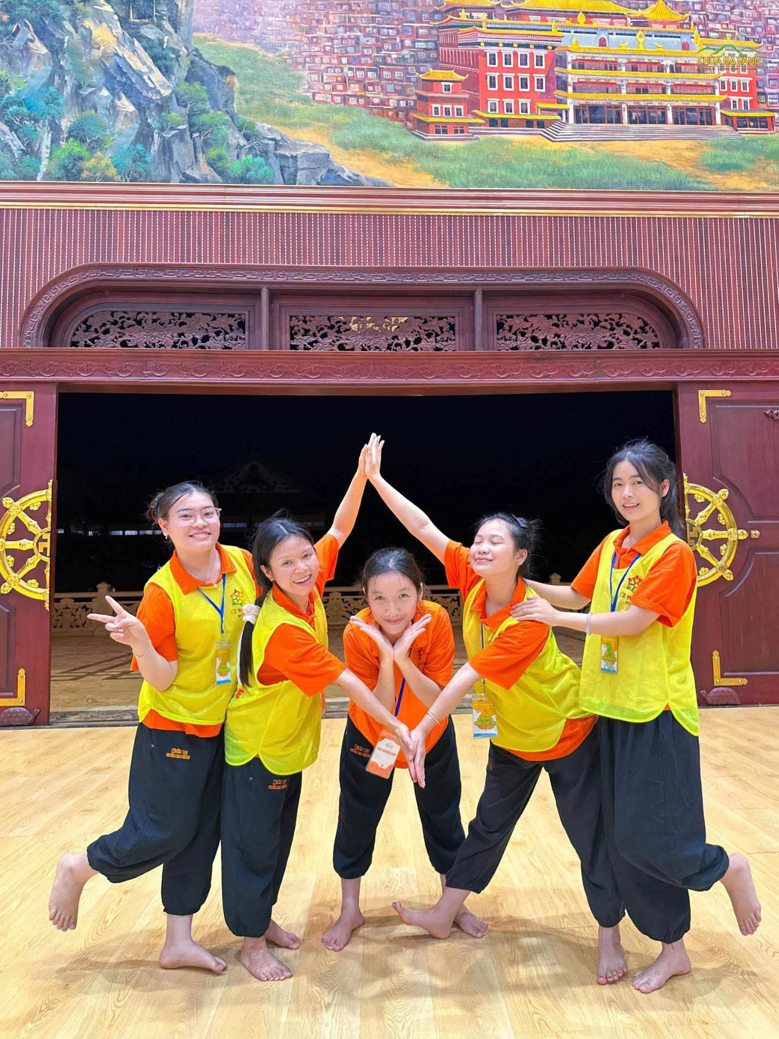 Chúc các bạn nữ Tuổi trẻ Ba Vàng luôn gắn bó, yêu thương nhau để cùng lưu giữ thật nhiều khoảnh khắc thanh xuân đáng nhớ