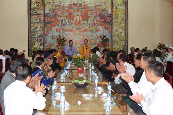 Buổi gặp gỡ thắm tình đạo vị diễn ra tại tầng 1 chánh điện chùa Ba Vàng.
