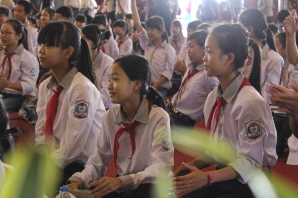 Các bạn học sinh đã có những giây phút đáng nhớ trong buổi ngoại khóa đặc biệt tại chùa Ba Vàng.