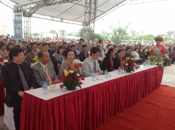 Các cấp lãnh đạo chính quyền địa phương và đông đảo Nhân dân Phật tử cũng về tham dự mừng lễ khánh thành.
