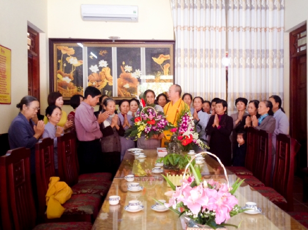 Các đạo tràng vân tập về chùa ngày 20-11 để bày tỏ lòng tri ân đối với Sư Phụ Thích Trúc Thái Minh.