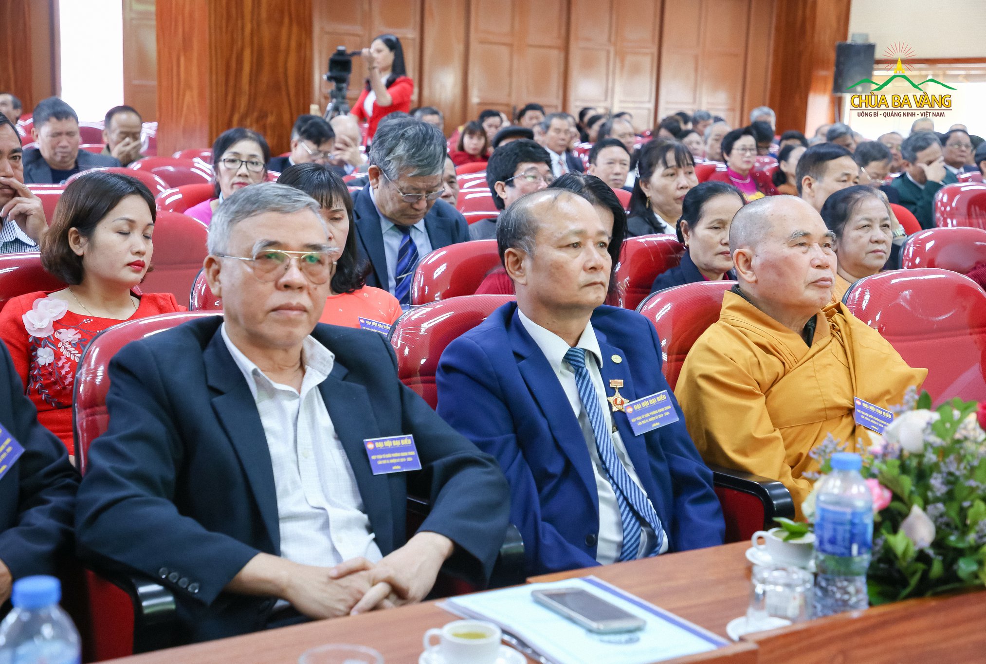 Chư Tăng chùa Ba Vàng tham dự đại hội.