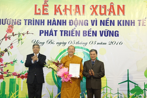 Công bố Quyết định bổ sung Đại đức Thích Trúc Thái Minh là vào Ủy viên Ban thường vụ Hội Kinh tế Môi trường Việt Nam.