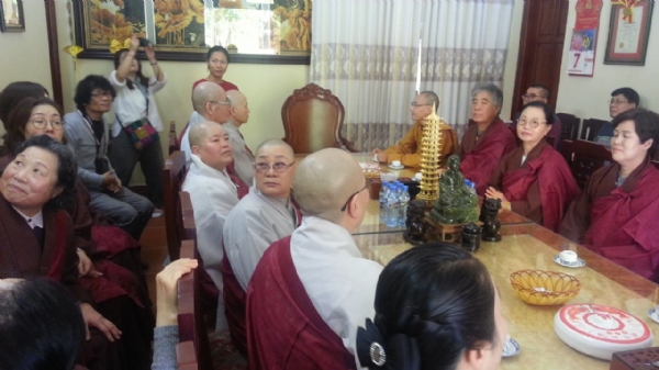 Đại Đức Thích Trúc Bảo Nghĩa giới thiệu về lịch sử chùa ba Vàng và sự tu tập của Tăng chúng dưới sự dìu dắt của Sư Phụ Thích Trúc Thái Minh.
