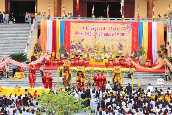 Lễ khai mạc hội xuân chùa Ba Vàng được tổ chức trang nghiêm, trong thể.