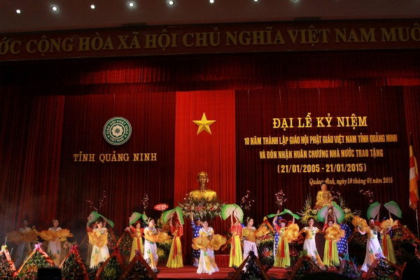 Múa lễ hội xuân Yên tử kỷ niệm 10 năm thành lập Giáo hội Phật giáo Việt Nam tỉnh Quảng Ninh.