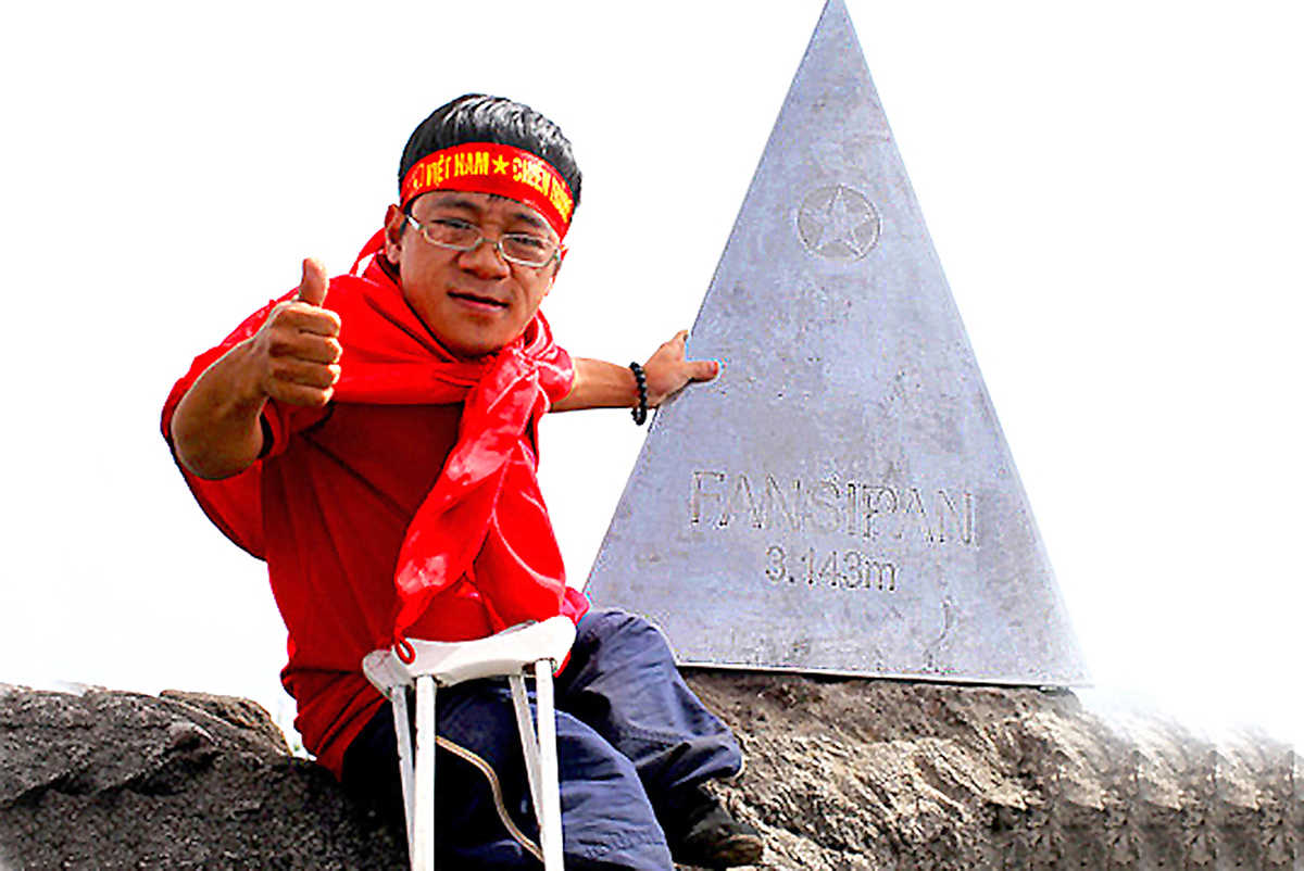 Anh Nguyễn Sơn Lâm đã chinh phục đỉnh núi Fansipan bằng chính ý chí, nghị lực của mình