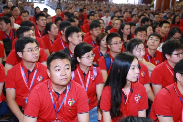 Phái đoàn đại biểu thanh niên Trung Quốc chăm chú lắng nghe những chia sẻ của Thầy Thích Trúc Thái Minh.