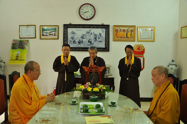 Phật tử nhất tâm cầu thỉnh Thầy Thích Trúc Thái Minh thuyết giảng pháp nhân ngày tu học bát quan trai tại chùa Bằng.