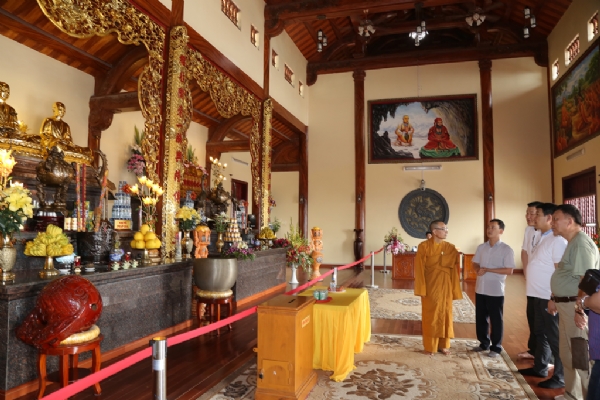 Tại nhà thờ Tổ chùa Ba Vàng.