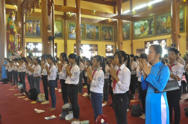 Thầy cô giáo, các bậc phụ huynh và các em học sinh trường THCS Cổ Thành.