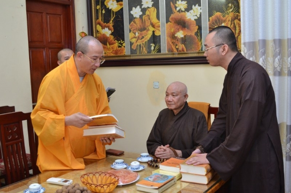 Thầy Thích Trúc Thái Minh giới thiệu về thanh quy tu tập của chùa Ba Vàng.