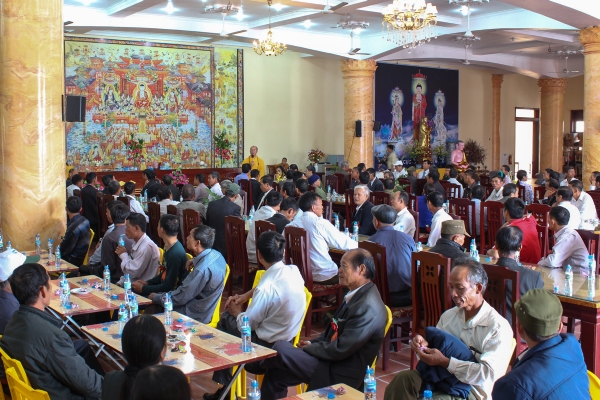 Thầy Thích Trúc Thái Minh tiếp đón gần 200 đại biểu các dân tộc trên địa bàn tỉnh Quảng Ninh.
