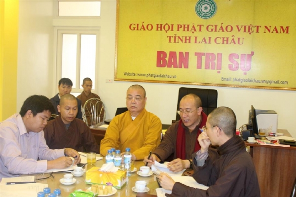 Thầy Thích Trúc Thái Minh trụ trì chùa Ba Vàng tham dự buổi họp.