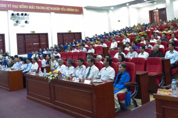 Thầy trụ trì Thích Trúc Thái Minh về tham dự lễ Truy Tặng danh hiệu Bà mẹ Việt Nam Anh Hùng.