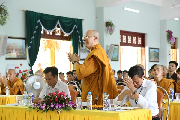 Thầy trụ trì Thích Trúc Thái Minh quang lâm tham dự buổi lễ khai mạc Khóa Tu Mùa Hè năm 2016.