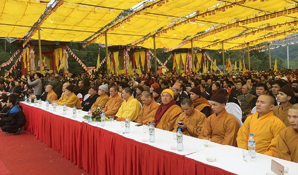 Thầy Trụ trì Thích Trúc Thái Minh đã tới tham dự Lễ Khai mạc hội Xuân Yên Tử năm 2016.
