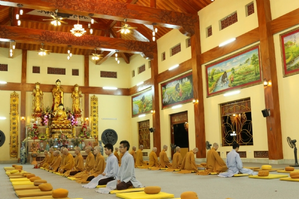 Thời khóa ngồi thiền chùa Ba Vàng.
