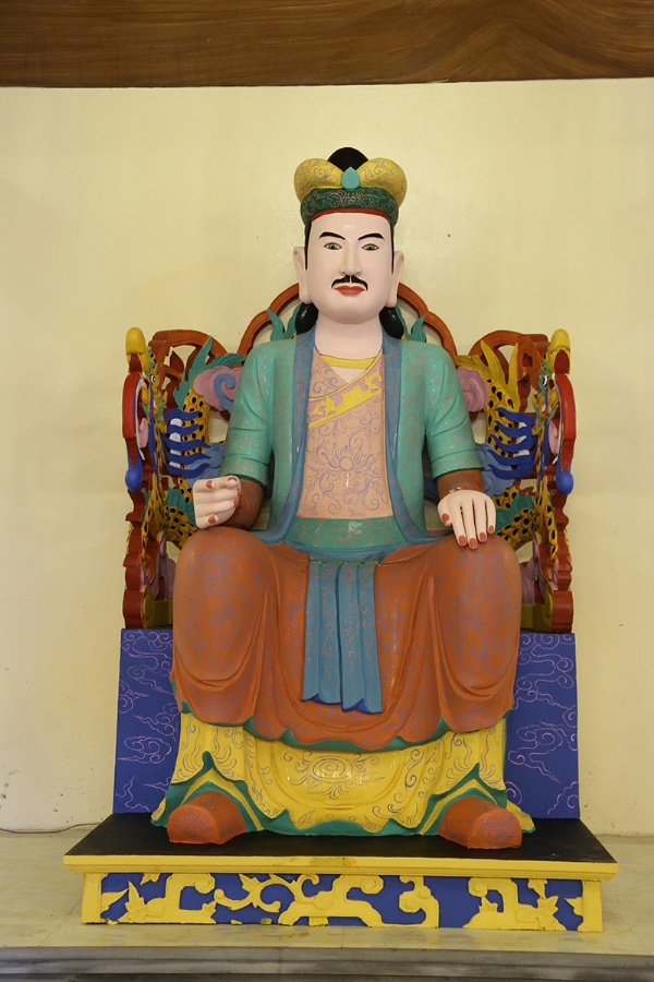 Tôn tượng Phật Phụ - Đức vua Tịnh Phạn.