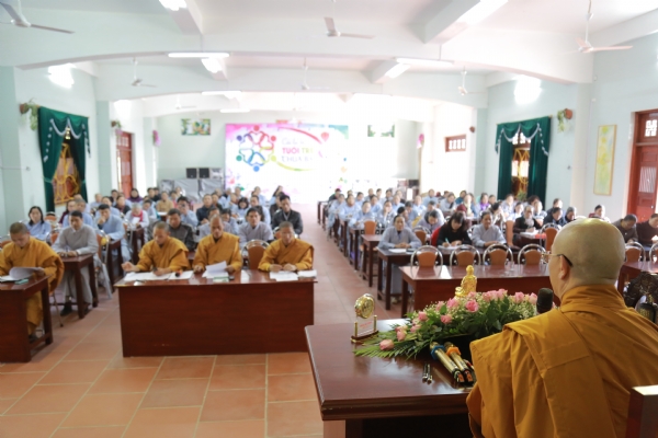 Buổi họp đạo tràng tổng kết hoạt động Phật sự năm Đinh Dậu.