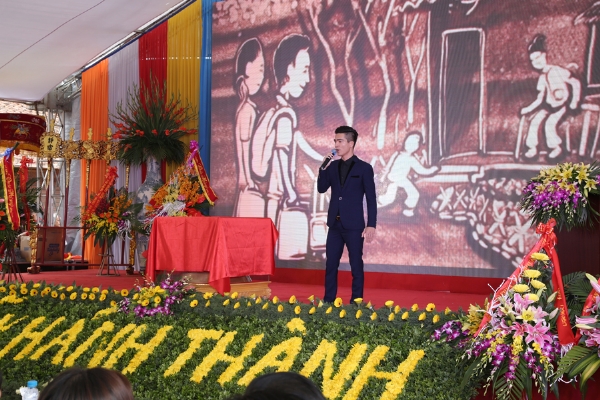 Ca sĩ Trần Hữu Tuấn - Giải Ba Sao Mai Điểm Hẹn 2015 thể hiện ca khúc 