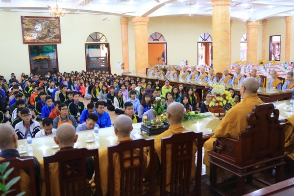 Các bạn trẻ trong CLB Tuệ Tâm Hà Nội một lòng hướng về Sư Phụ trong buổi lễ tri ân nhân ngày 20-11.