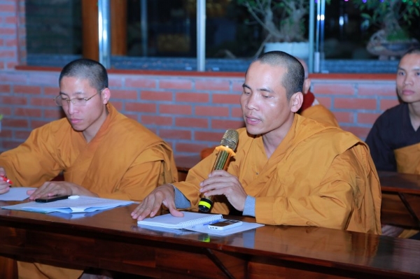 Chư Tăng trong các ban báo cáo công tác chuẩn bị đón xuân.