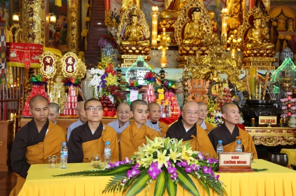 Chư tăng chùa Ba Vàng tham gia lễ hằng thuận.