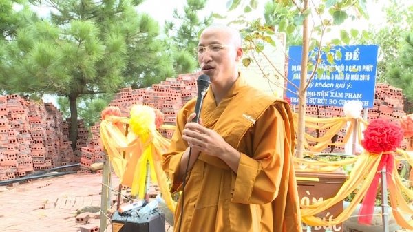 Chư Tăng chùa Ba Vàng giới thiệu về cây Bồ Đề trên đỉnh núi Ba Vàng.