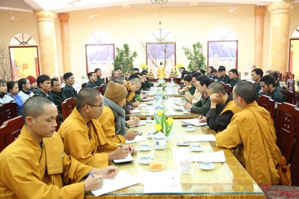Chư Tăng cùng Ban An ninh chùa Ba Vàng họp cùng với Công an tp Uông Bí