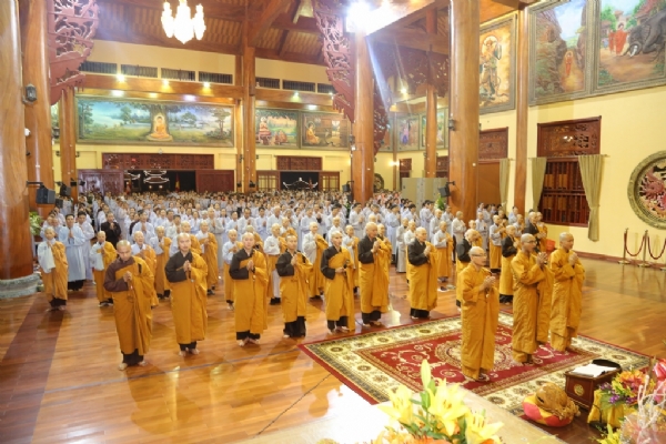 Chư Tăng và Phật tử chùa Ba Vàng trong thời khóa sám hối