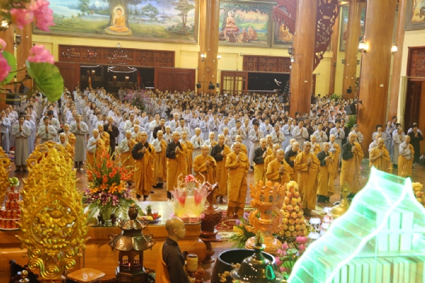 Chư Tăng và Phật tử chùa Ba Vàng trong thời khóa sám hối
