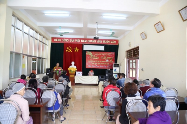 Chùa Ba Vàng trao tặng quà tết tại trung tâm bảo trợ xã hội Quảng Ninh.