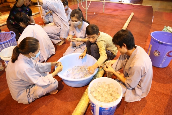 Công tác vệ sinh hệ thống đèn.