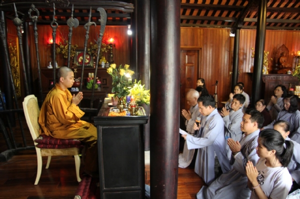 Đại diện Phật tử dâng lời tác bạch