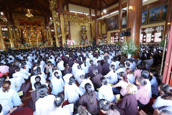 Hàng ngàn Phật tử về chùa Ba Vàng tham dự đại lễ phát Bồ Đề Tâm Nguyện.