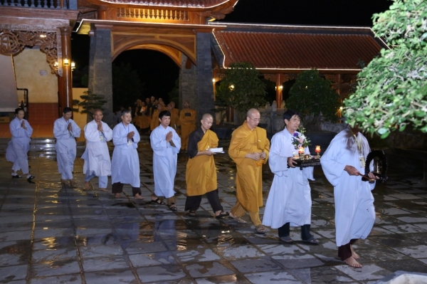 Phật tử cung thỉnh thầy Thích Trúc Thái Minh quang lâm Pháp tòa