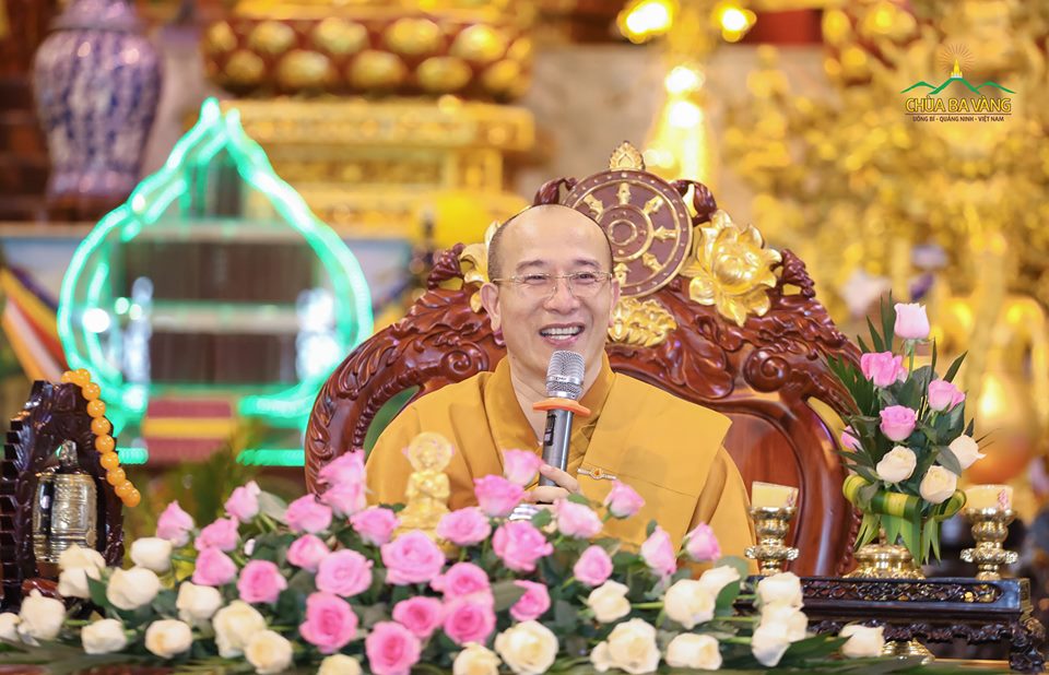 Sư Phụ Thích Trúc Thái Minh ban bố thời Pháp nhũ quý giá cho hàng Phật tử trong ngày tu Bát Quan Trai giới