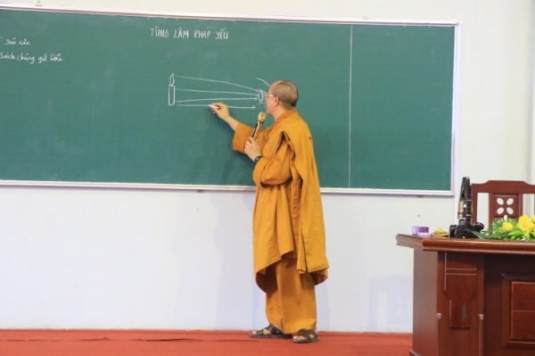 Sư Phụ Thích Trúc Thái Minh tiếp tục giảng dạy bộ môn Tùng Lâm Pháp Yếu.