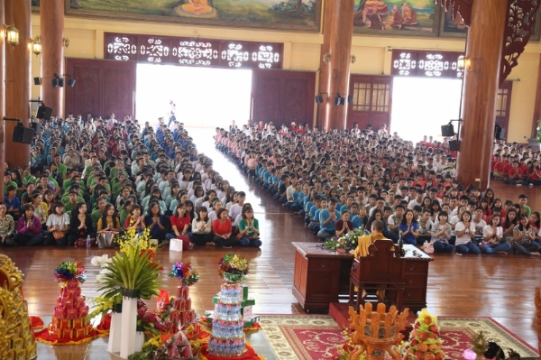 Sự trang nghiêm khi nghe Pháp của các bạn học sinh trường THPT Yên Viên.