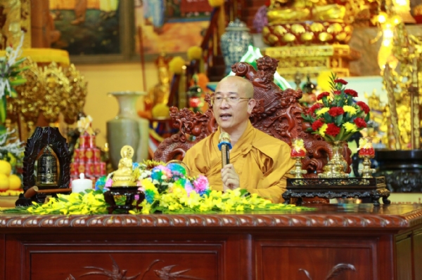 Thầy Thích Trúc Thái Minh truyền trao những dòng Pháp nhũ cho Phật tử