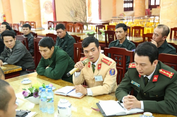 Trung úy Nguyễn Quốc Hòan - Cảnh sát giao thông tp Uông Bí phát biểu.