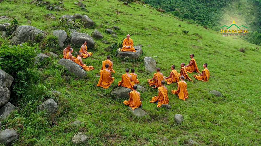 Chư Tăng chùa Ba Vàng tu tập cầu đạo giải thoát