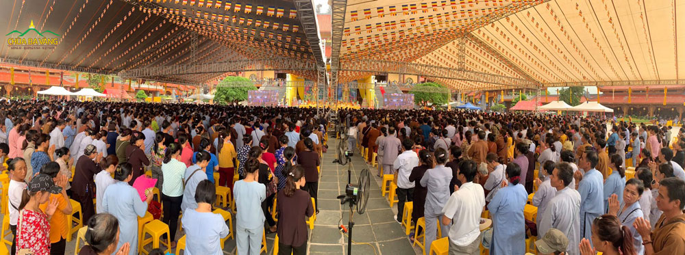 Hàng ngàn Phật tử tham dự Lễ Vu Lan chùa Ba Vàng 