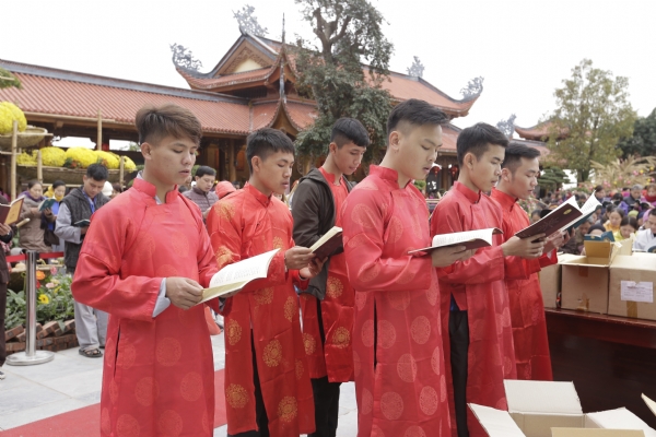 Các bạn trẻ về chùa tham dự lễ khai đàn Dược Sư cầu tiêu tai diên thọ - quốc thái dân an