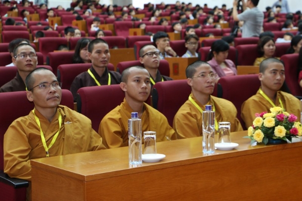 Chư Tăng chùa Ba Vàng tham dự buổi tọa đàm.