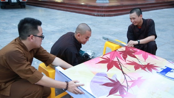 Chư Tăng cùng Phật tử chùa Ba Vàng triển khai công tác chuẩn bị cho Đại lễ Vu Lan năm Đinh Dậu.